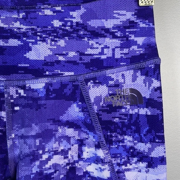 THE NORTH FACE Digital Camo Leggings Purple Print Mid-Rise Gorpcore Size XS - Picture 3 of 12